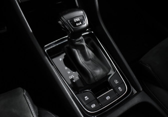 Подержанный автомобиль Skoda Karoq 2021 года (10 фото)