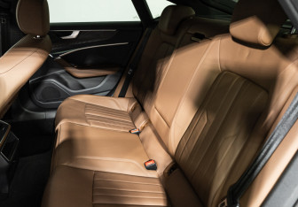 Подержанный автомобиль Audi A7 2019 года (10 фото)