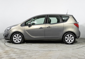 Подержанный автомобиль Opel Meriva 2012 года (8 фото)