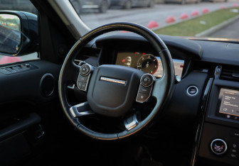 Подержанный автомобиль Land Rover Discovery 2018 года (10 фото)
