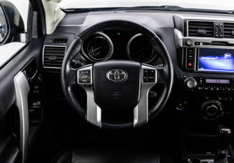 Подержанный автомобиль Toyota Land Cruiser Prado 2016 года (12 фото)