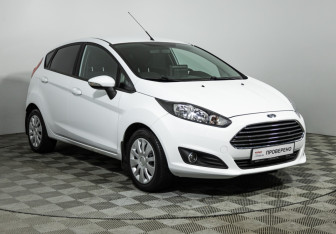 Подержанный автомобиль Ford Fiesta Hatchback 2016 года (3 фото)