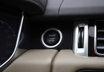 Подержанный автомобиль Land Rover Range Rover 2013 года (19 фото)