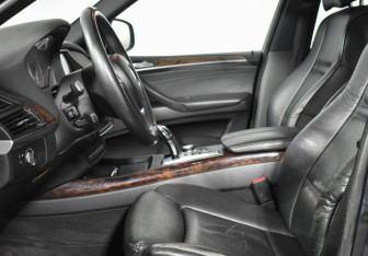 Подержанный автомобиль BMW X5 2007 года (10 фото)