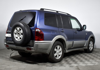 Подержанный автомобиль Mitsubishi Pajero 2005 года (5 фото)