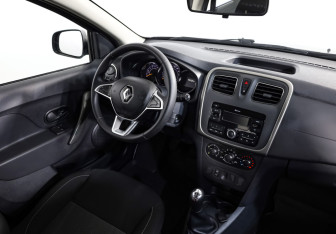 Подержанный автомобиль Renault Sandero 2020 года (9 фото)