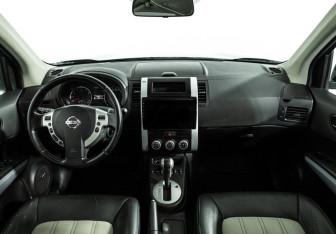 Подержанный автомобиль Nissan X-Trail 2013 года (13 фото)