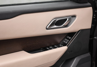Подержанный автомобиль Land Rover Range Rover Velar 2021 года (26 фото)