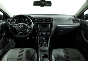 Подержанный автомобиль Volkswagen Jetta Sedan 2016 года (13 фото)