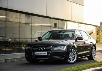 Подержанный автомобиль Audi A8 2011 года (1 фото)