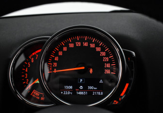 Подержанный автомобиль MINI Countryman 2020 года (18 фото)