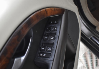 Подержанный автомобиль Volvo XC70 2008 года (17 фото)