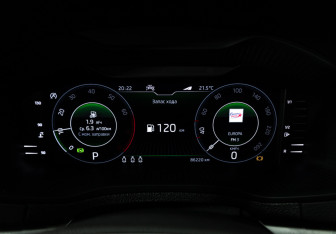 Подержанный автомобиль Skoda Karoq 2021 года (12 фото)