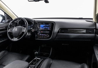Подержанный автомобиль Mitsubishi Outlander 2016 года (9 фото)