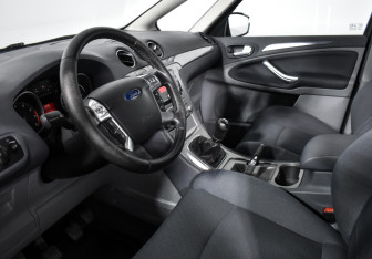 Подержанный автомобиль Ford S-MAX 2007 года (9 фото)