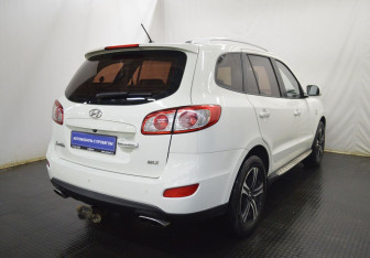 Подержанный автомобиль Hyundai Santa Fe 2010 года (5 фото)