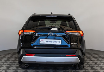 Подержанный автомобиль Toyota RAV4 2024 года (6 фото)