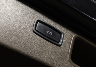 Подержанный автомобиль Porsche Macan 2015 года (28 фото)