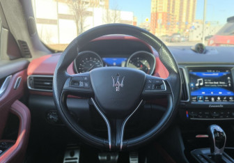 Подержанный автомобиль Maserati Levante 2018 года (18 фото)