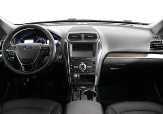 Подержанный автомобиль Ford Explorer 2018 года (9 фото)