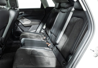 Подержанный автомобиль Audi Q3 2020 года (10 фото)