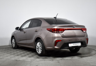 Подержанный автомобиль Kia Rio Sedan 2019 года (7 фото)