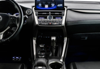 Подержанный автомобиль Lexus NX 2015 года (16 фото)