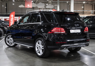 Подержанный автомобиль Mercedes-Benz GLE 2016 года (11 фото)
