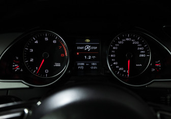 Подержанный автомобиль Audi A5 Coupe 2011 года (12 фото)