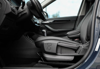 Подержанный автомобиль BMW X1 2016 года (26 фото)