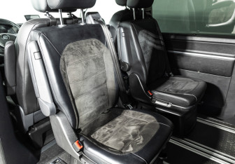 Подержанный автомобиль Volkswagen Multivan 2018 года (10 фото)