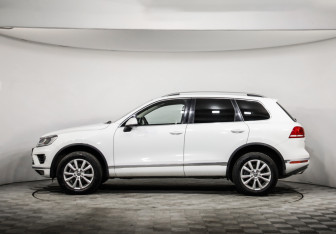 Подержанный автомобиль Volkswagen Touareg 2015 года (8 фото)