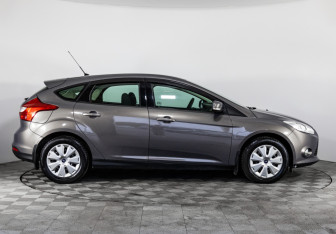 Подержанный автомобиль Ford Focus Hatchback 2014 года (4 фото)