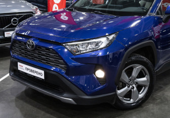 Подержанный автомобиль Toyota RAV4 2021 года (2 фото)