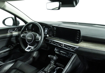 Подержанный автомобиль Kia K5 2024 года (5 фото)