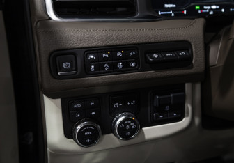 Подержанный автомобиль GMC Yukon 2022 года (29 фото)