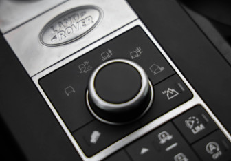 Подержанный автомобиль Land Rover Discovery 2018 года (21 фото)