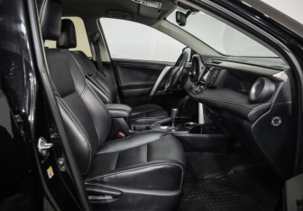 Подержанный автомобиль Toyota RAV4 2016 года (23 фото)