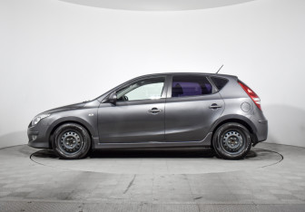Подержанный автомобиль Hyundai i30 Hatchback 2011 года (8 фото)