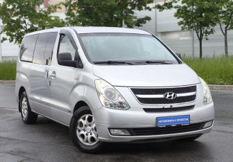 Подержанный автомобиль Hyundai Grand Starex 2008 года (17 фото)