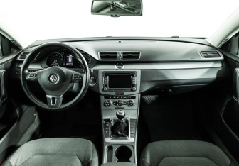 Подержанный автомобиль Volkswagen Passat Sedan 2011 года (13 фото)