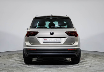 Подержанный автомобиль Volkswagen Tiguan 2020 года (6 фото)