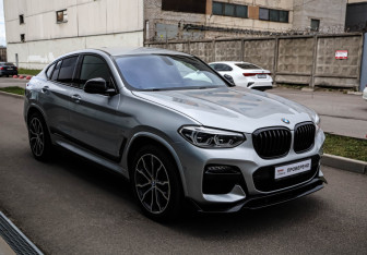 Подержанный автомобиль BMW X4 2019 года (3 фото)