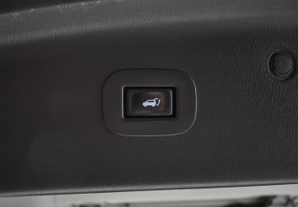 Подержанный автомобиль Infiniti QX56 2011 года (25 фото)
