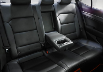 Подержанный автомобиль Hyundai Elantra Sedan 2016 года (26 фото)