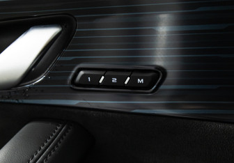 Подержанный автомобиль Geely Monjaro 2024 года (21 фото)