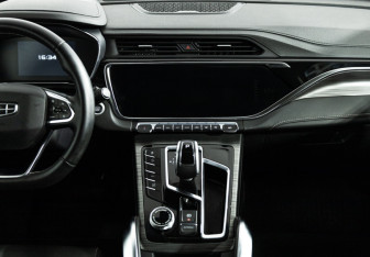 Подержанный автомобиль Geely Atlas Pro 2023 года (14 фото)