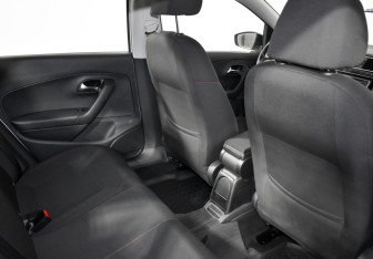 Подержанный автомобиль Volkswagen Polo Sedan 2017 года (13 фото)