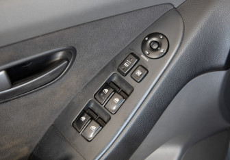 Подержанный автомобиль Hyundai Elantra Sedan 2007 года (17 фото)