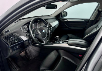 Подержанный автомобиль BMW X6 2013 года (7 фото)